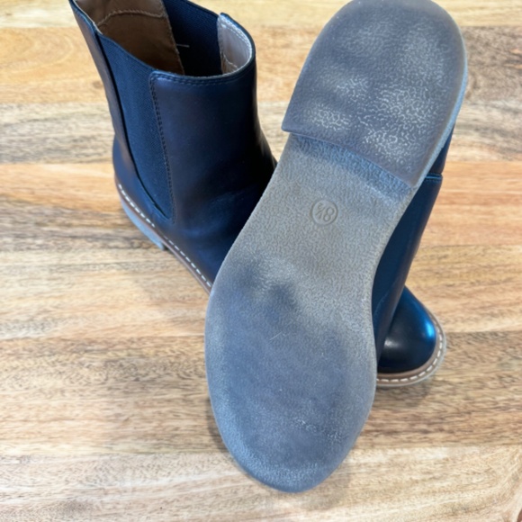 Universal Thread Women Pearl Chelsea Boots Black Faux Leather - Picture 5 of 6